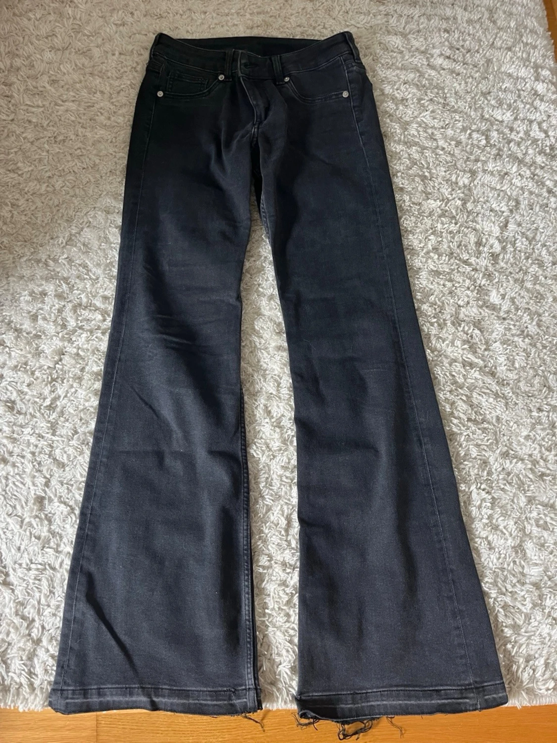 svarta jeans