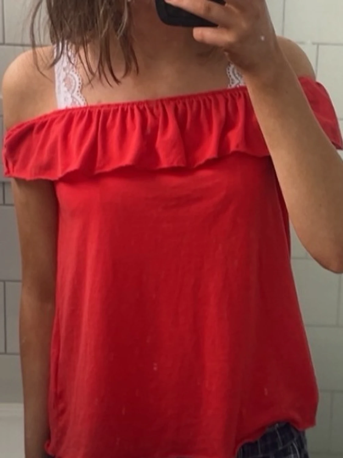 Röd offshoulder topp med volang - 1