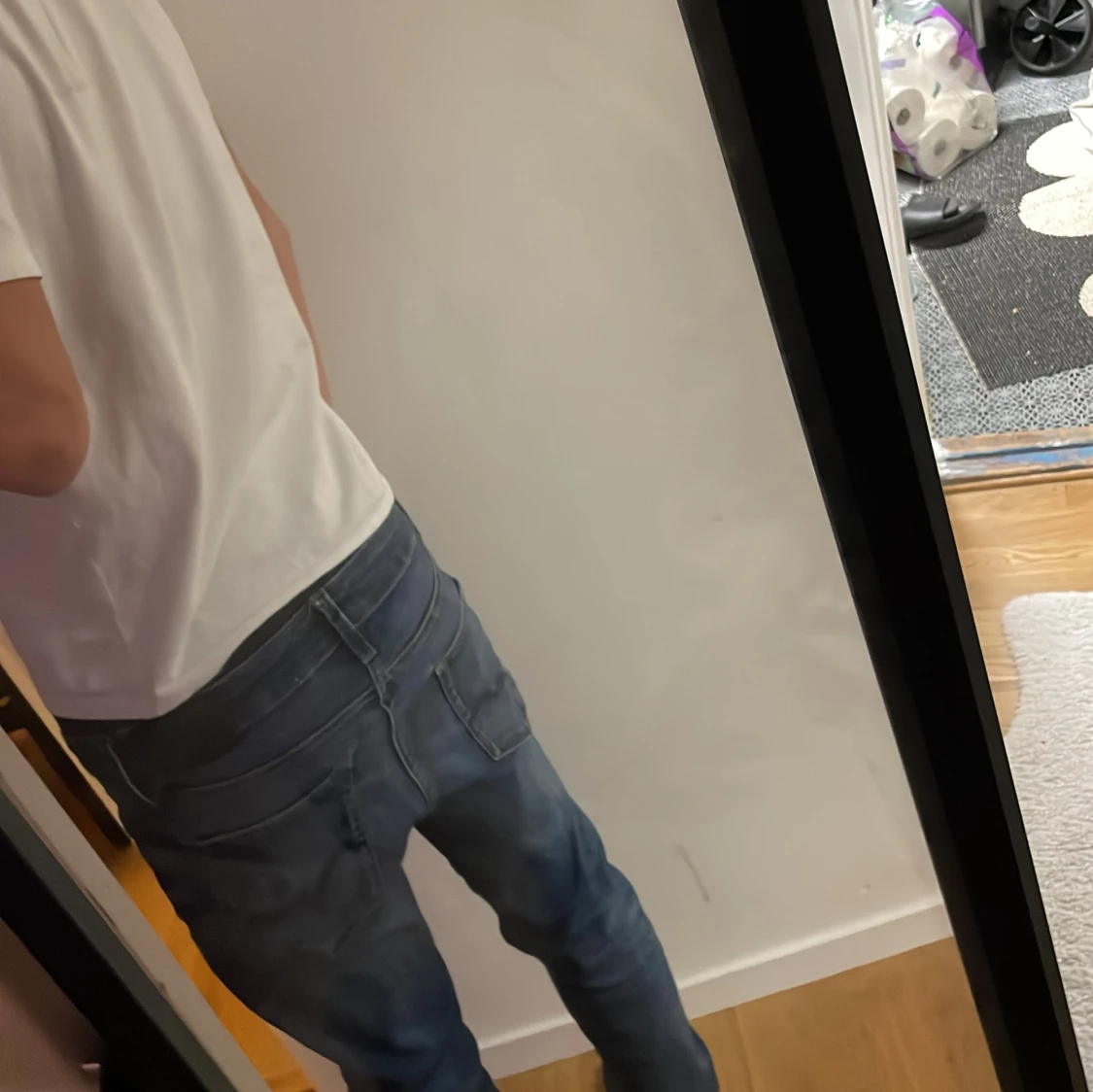 Blå raka jeans med tvättade detaljer - 1