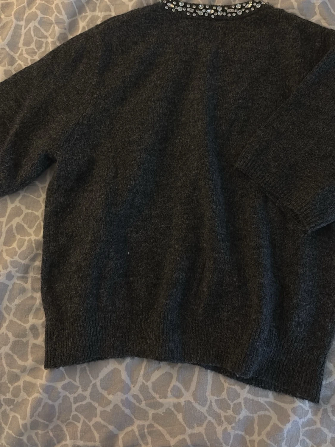 Mörkgrå kofta med strass från H&M - 3