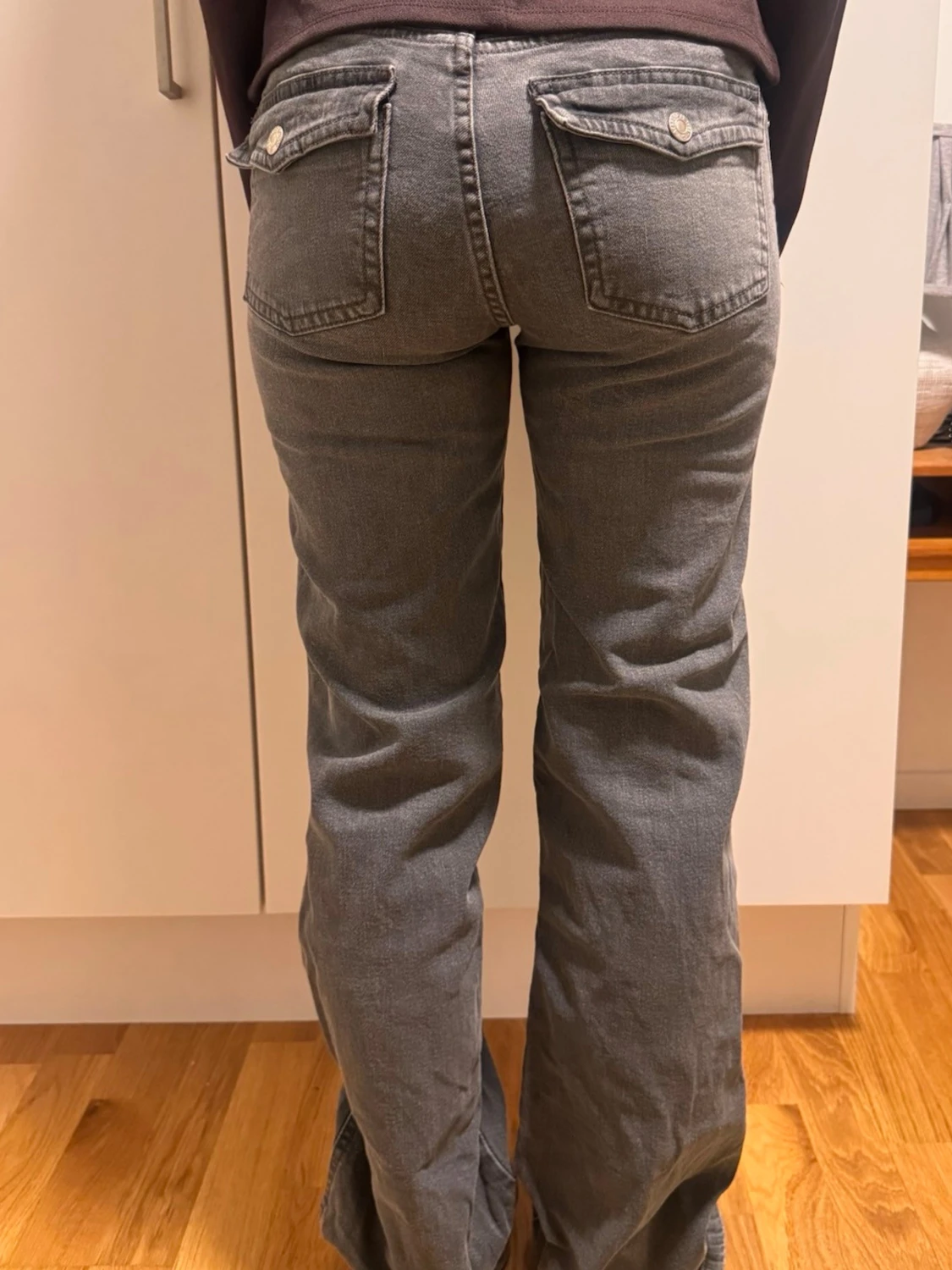 Raka jeans med fickor  - 2