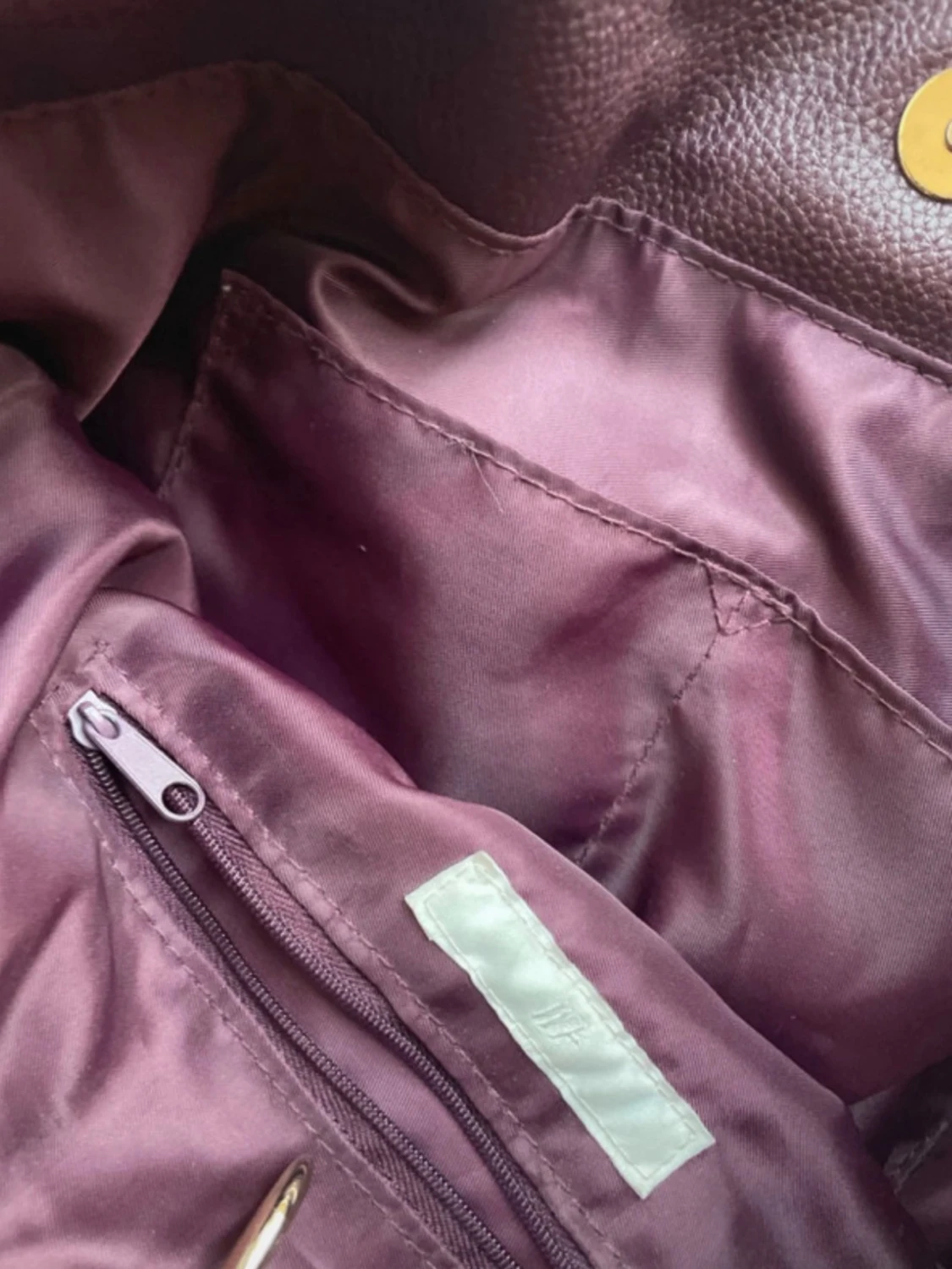 Vinröd axelväska i mocka - 3