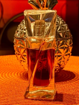 Lancôme Hypnôse  - Edp parfym Hypnôse från Lancôme, Ca 80% kvar i en 30ml flaska. För mängd se bild. 