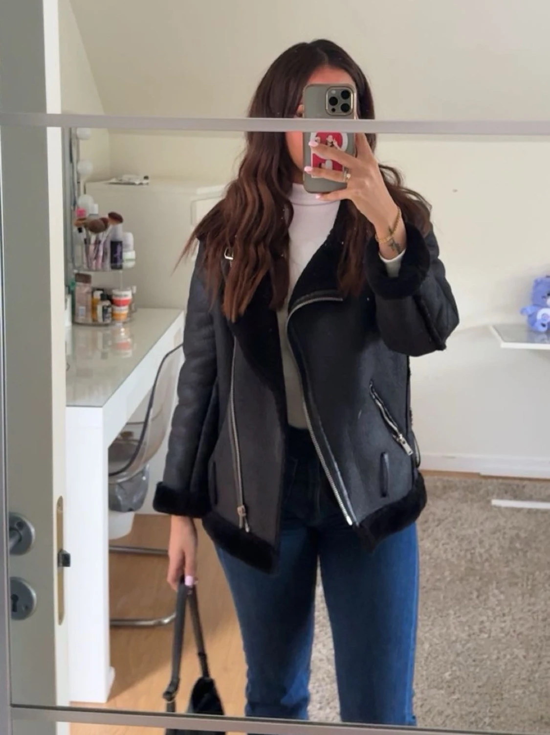 Svart skinnjacka med fuskpälsdetaljer - 1