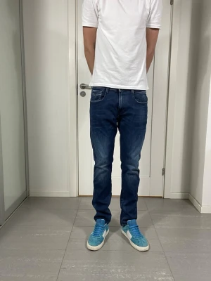 Replay Anbass Jeans  - Säljer nu dessa Replay Anbass jeans, W31 o L32, skriv för fler bilder/frågor🙌🏼