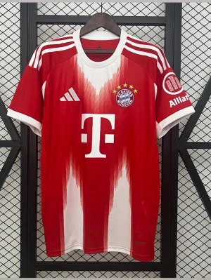 Bayern München matchtröja röd/vit - Bra kvalitet, har i flera olika storlekar