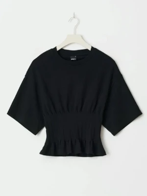 Gina topp - Utsåld scrunsh topp från Gina Tricot. Använd fåtal gånger så som ny. Nypris 279kr men finns inte att köpa längre. Säljer då den inte kommer till användning. Tryck gärna på köp nu. 