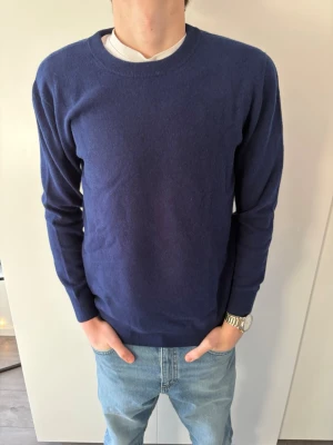 100% Merinoull Stickad Tröja - Bengtson’s Merino | Helt Ny | Midnight Marine | 100% Merinoull | Storlek S | Modellen är 178 |