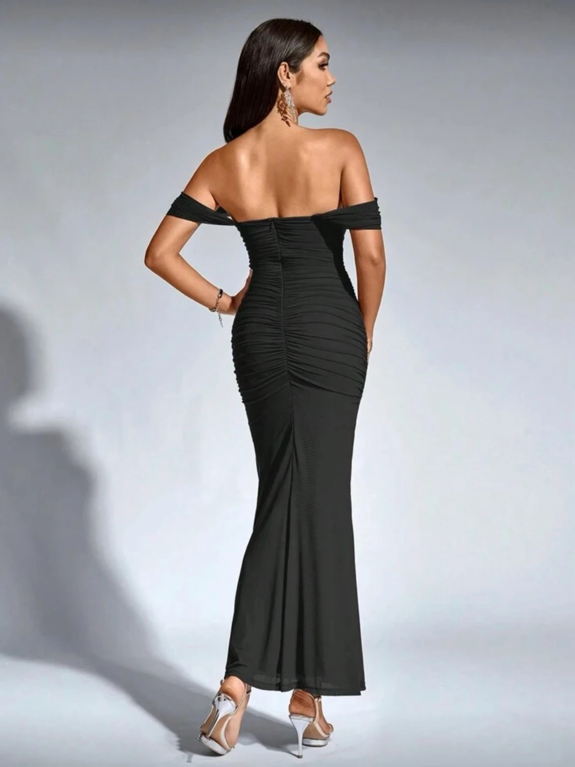 Svart offshoulder långklänning - 1