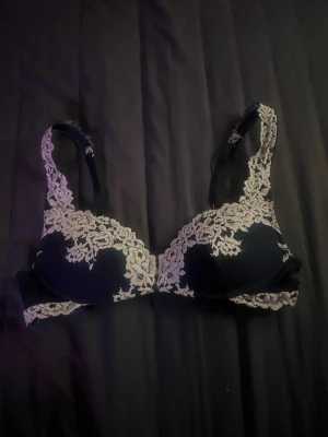 Blå intimissimi bh - Storlek 75B, skriv gärna om du är intresserad☺️pris kan diskuteras vid snabb affär