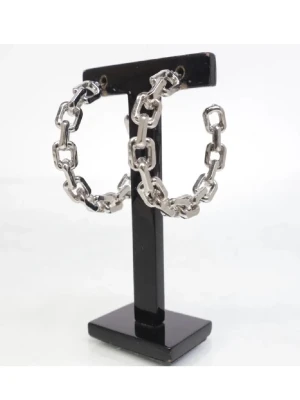 Coola örhängen - Knappast använd och ser ny ut.