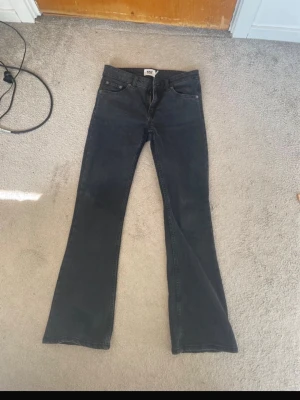 Svarta jeans  - Svarta jeans från Lager 157. Bra skick, super fina och sitter normalt.