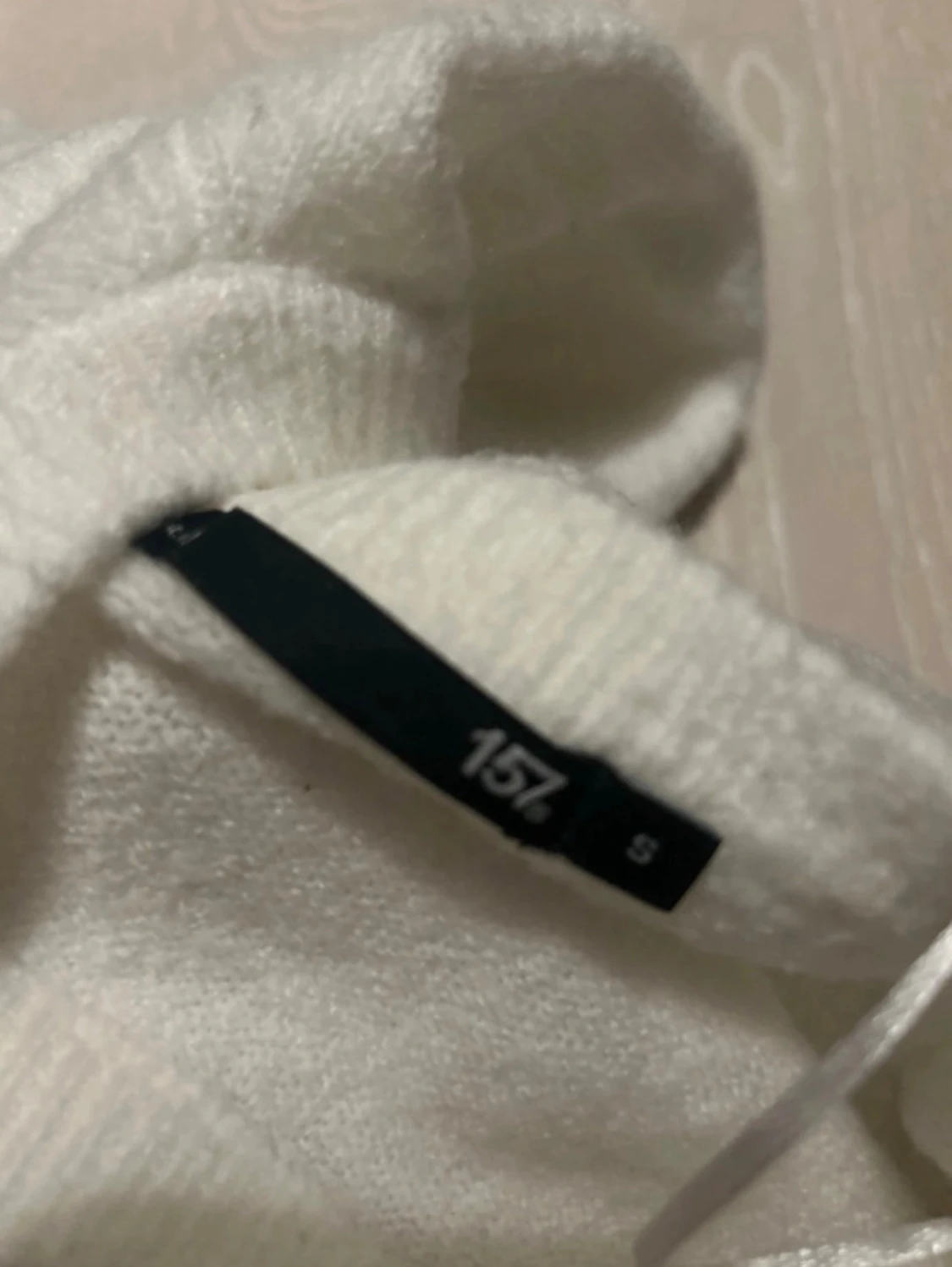 Vit stickad tröja med rund hals - 2