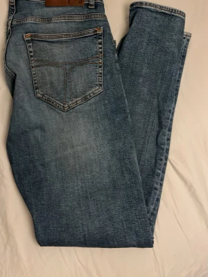 Tiger of sweden 30/32 - Riktigt feta tiger of sweden jeans som passar perfekt nu när solen tittat fram ☀️ frågor eller funderingar skriv!! 
