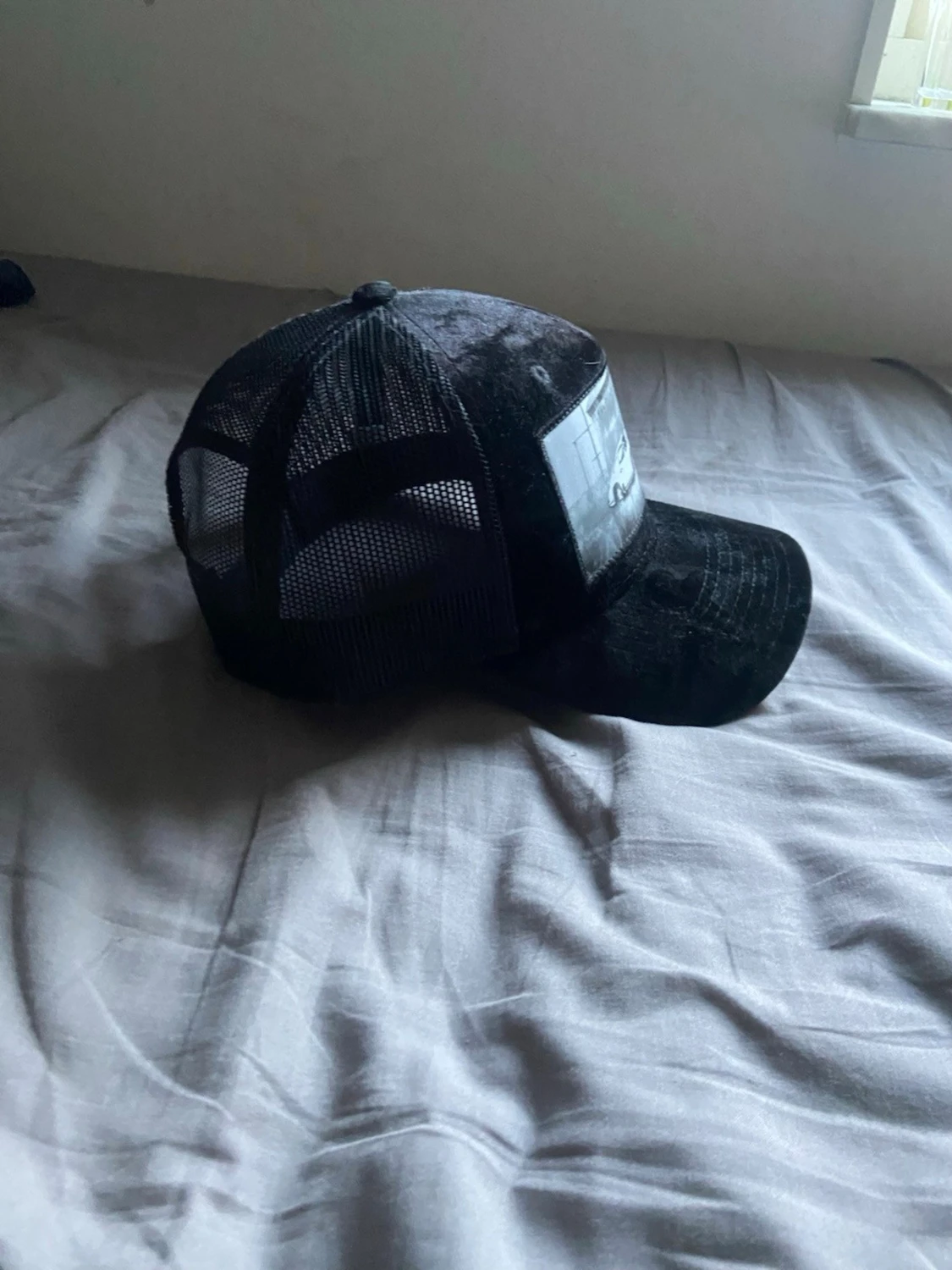 Svart keps med vintage tryck - 1