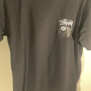 Svart Stüssy t-shirt - L men sitter som M 🎱🎱🎱
