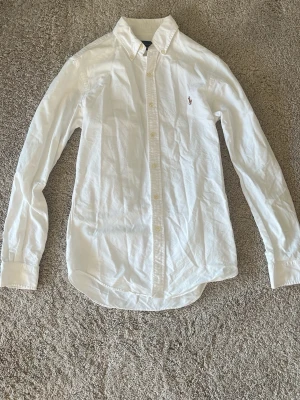 Ralph Lauren Skjorta - Säljer en riktigt snygg skjorta från Ralph Lauren | storlek: S | Slimfit | hör gärna  av dig vid funderingar😃