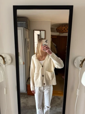 Krämvit cardigan  - En sött oversized cardigan❤️