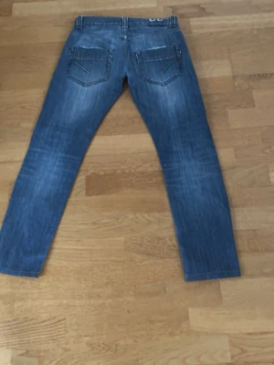 Dondup jeans - Ett par riktigt feta straight/slim Dondup jeans i storlek W32, inga defekter alls.