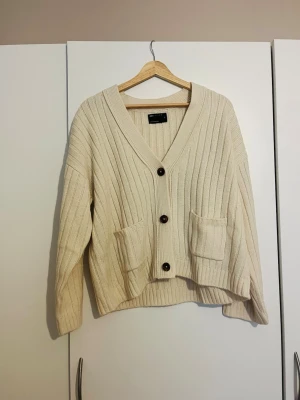 Kofta - Mysig kofta som är helt ny. Oversize modell