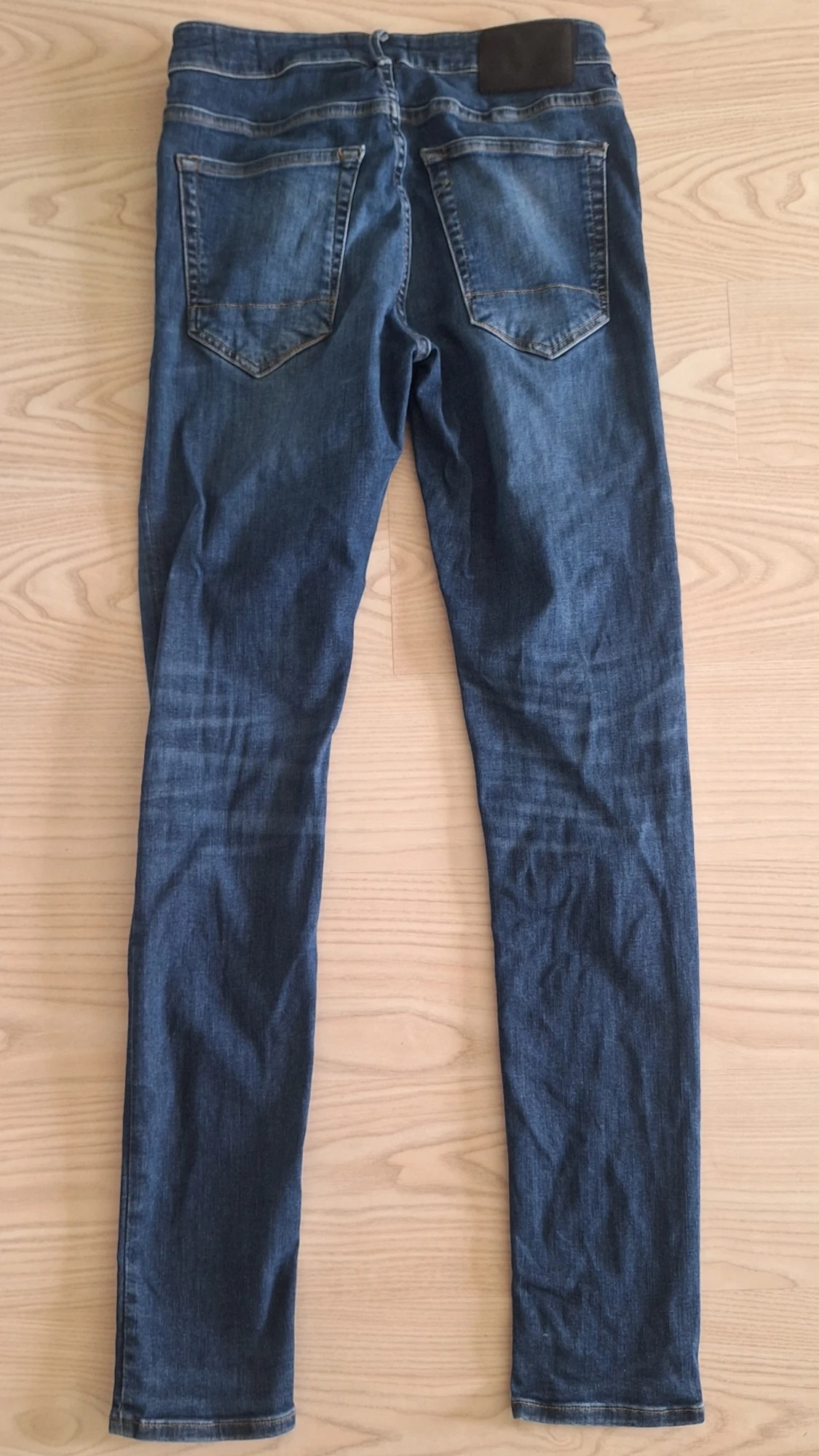 Blå skinny fit jeans från JUNK de LUXE W30 L32 - 2