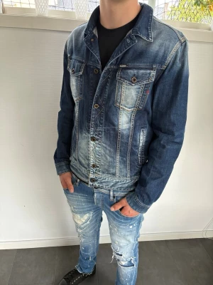 Replay Jeansjacka - Replay Jeansjacka herr| Pris: 799kr| Storlek: L| Skick: Mycket bra, 9/10| Modell: 189 cm