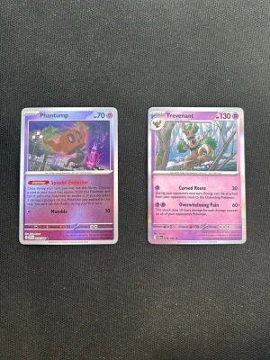 Phantump & Trevenant (near mint) - Två kort: Reverse holo Phantump och holo Trevenant. Säljer för 29kr marknads pris: cirka 40kr väldigt prisvärt och kommer från nya settet chaos rising!
