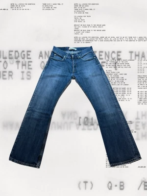 Levi’s 512 - Snygga Levi’s 512 bootcut jeans. Storlek 30/32.              Mått:                                                                     Midja: 40cm                                                      Längd: 103cm                                         Benöppning: 23.5cm