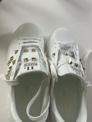 Vita Valentino sneakers  - Storlek 39 nya med prislapp
