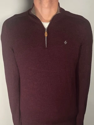 Morris halfzip merinoull - Säljer en ritkigt snygg och trendig Morris halfzip i 100% merinoull och i fint skick, storlek L men sitter som S, vid frågor är det bara att skriva //Gramenti