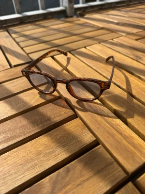 Bruna solglasögon med leopardmönster - grymma glasögon som lyfter outfiten med en old-money känsla🤩