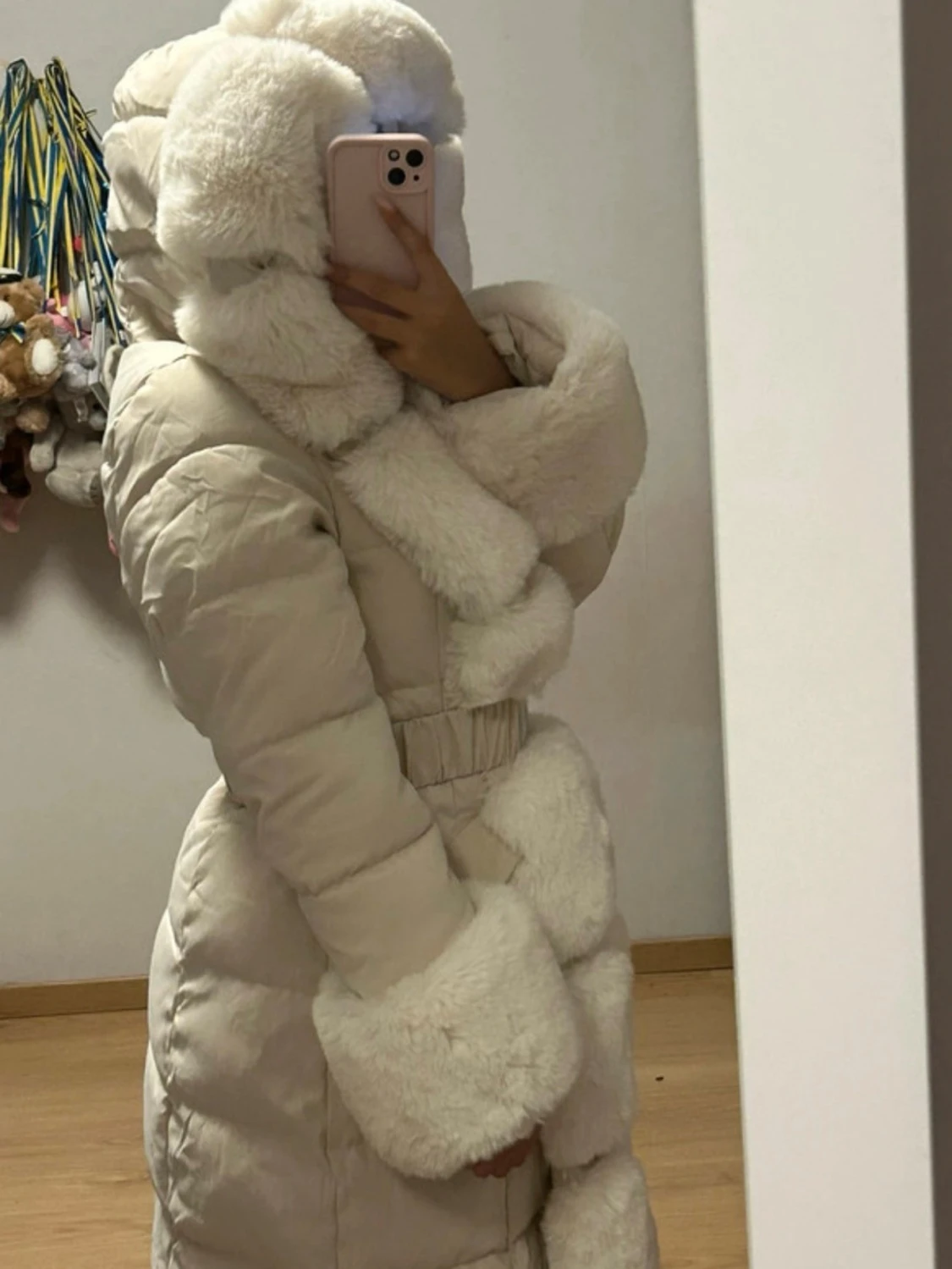 Lång beige pälsjacka med huva - 2