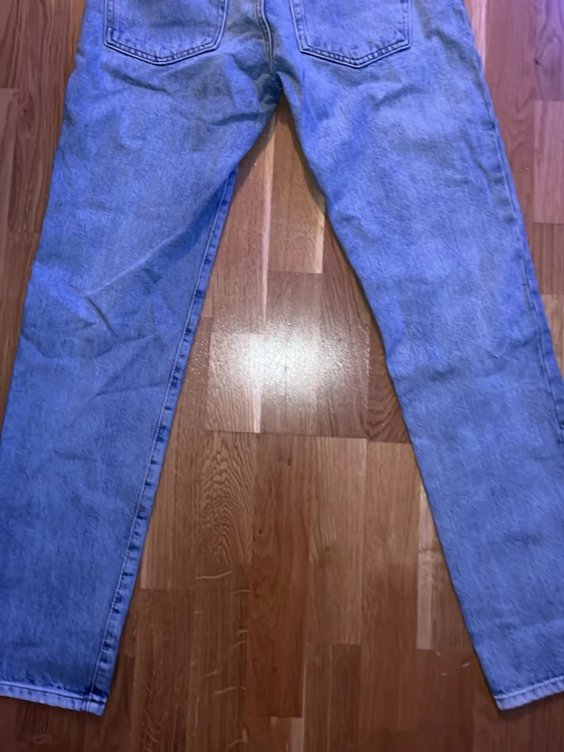 Ljusblå raka jeans från woodbird  - 1