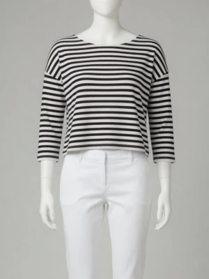 Randig topp med dragkedja i nacken. Lindex. Viskos. Strlk: 170 cl / XS. - Randig topp med dragkedja i nacken. Lindex. Viskos. Strlk: 170 cl / XS. Lite smånoppig på ena sidan men i övrigt gott skick. Skyltdockan visar liknande modell och passform.