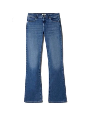 Blå bootcut jeans från Wrangler - Snygga blå bootcut jeans från Wrangler som köptes för något år sedan. Säljer då dem inte kommer till användning!💞.       Storlek: W27 L30
