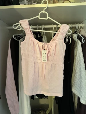helt ny topp  - sommartopp från lager storlek S