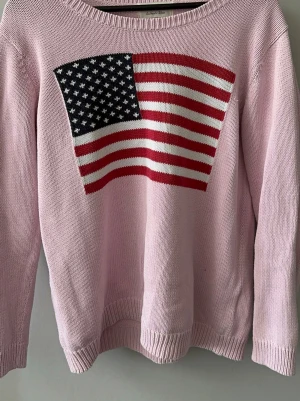 Rosa stickad tröja  - Rosa stickad tröja, märke Playback, mycket bra skick inga defekter, storlek står ej då de är min mammas gamla😊 men jag har vanligtvis xs/s och passar bra på mig