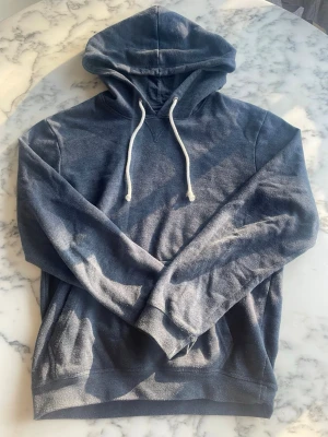 Pier One Hoodie - Tja! Säljer nu min Pier One hoodie då jag har växit ur den! Priset kan diskuteras vid SNABB AFFÄR!