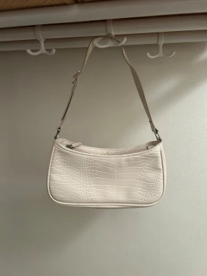 väska - jättefin beige/cremefärgad väska!
