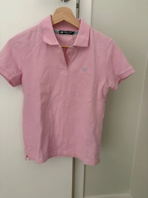 Rosa pikétröja från Hang Ten - Snygg rosa pikétröja från Hang Ten. Köptes utomlands. Står st M men skulle säga XS-S