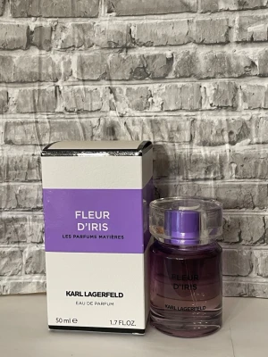 Fleur d'Iris Eau de Parfum Karl Lagerfeld. - Fleur d'Iris Eau de Parfum från Karl Lagerfeld. 50ml test sprayad. Se bilder för mängd kvar.