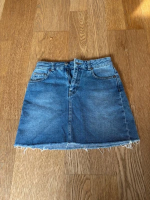 Jeanskjol - Superfin! Säljer pga att den tyvärr är för liten❤️