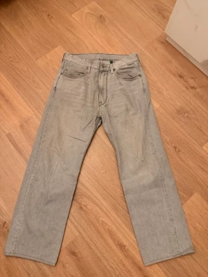 Ljusgrå raka jeans G star - G star raw storlek 30 30 