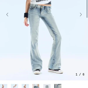 Cheap monday jeans - Säljer dessa jeans från Cheap monday i modellen: BOOTY BEI LOW WAIST SKINNY BOOTCUT, i färgen Cloudy Blue. I storlek 28/34