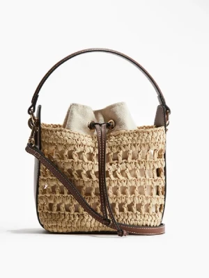 Beige flätad bucket bag  - Knappt använd mycket bra skick 