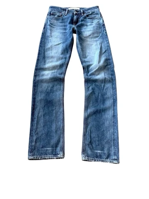 Guess jeans - Fina jeans i storlek 29. Som nya, använd fåtal gånger. Pris kan diskuteras