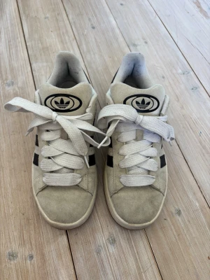 Addidas Campus  - Addidas Originals Campus sneakers i mocka. Storlek 39 1/3