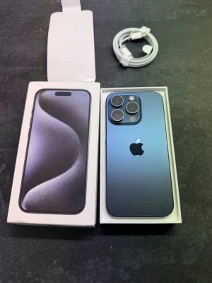 iPhone 15 Pro 128GB - iPhone 15 Pro 128 GB Blue Titanium säljes.  Telefonen är i mycket fint skick och fungerar perfekt. Baksida och ram är helt fria från skador och märken.  Skärmen har en liten ytlig skråma som endast syns i vissa vinklar när skärmen är släckt, men påverkar varken funktion eller användning. När skärmen är tänd syns den inte.  Batterihälsa: 80%  Telefonen är nollställd, utloggad från iCloud och redo för ny ägare.
