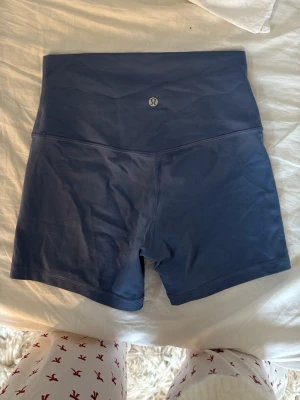 blåa lululemon shorts - köpta från lululemon outlet i tyskland! ❤️❤️❤️ sååå fina 🥹🥹🥹🥹🩵🩵🩵🫰🏼🫰🏼🫰🏼💓💓💓