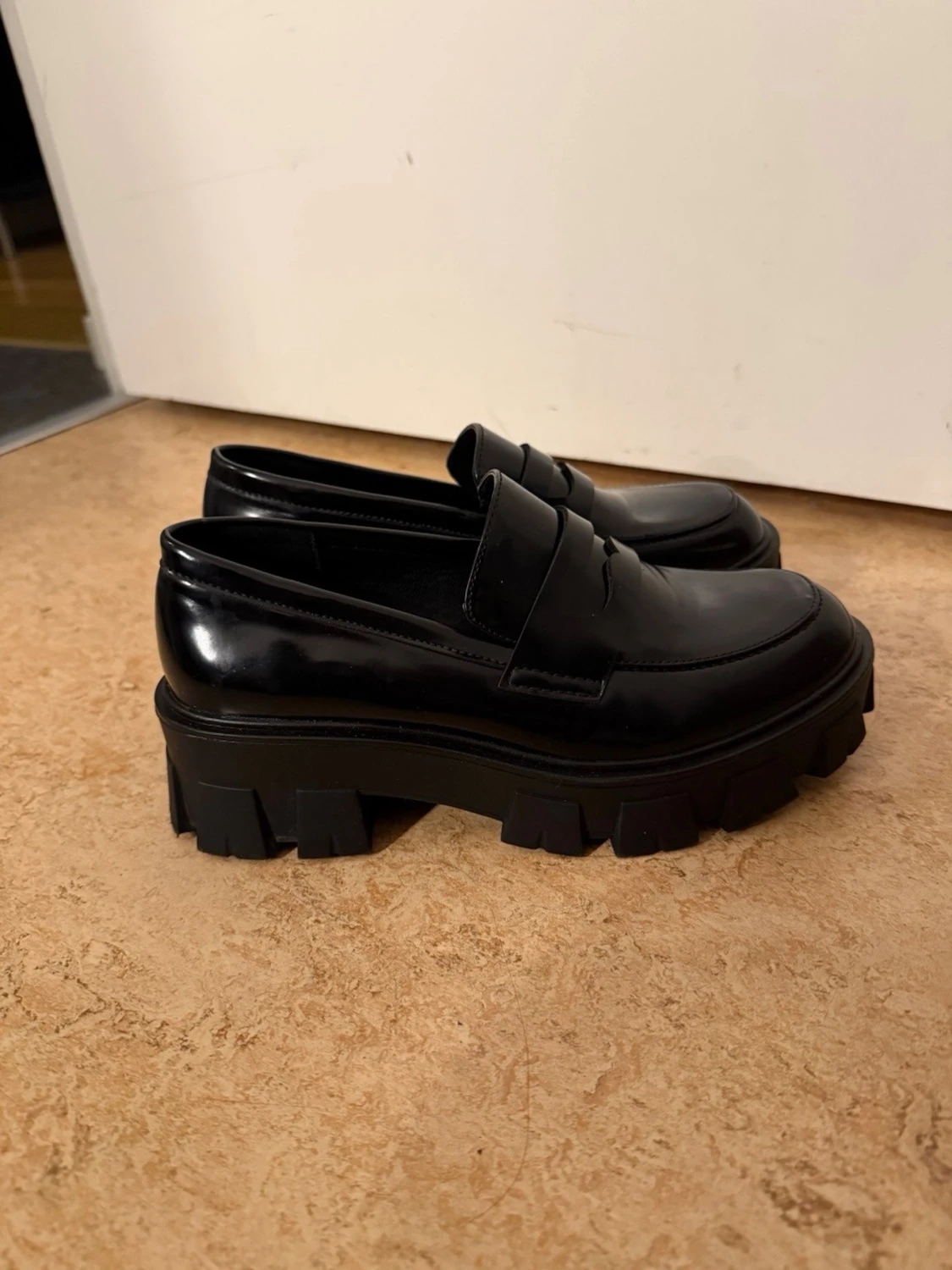 Chunky svarta loafers från Bianco - 2